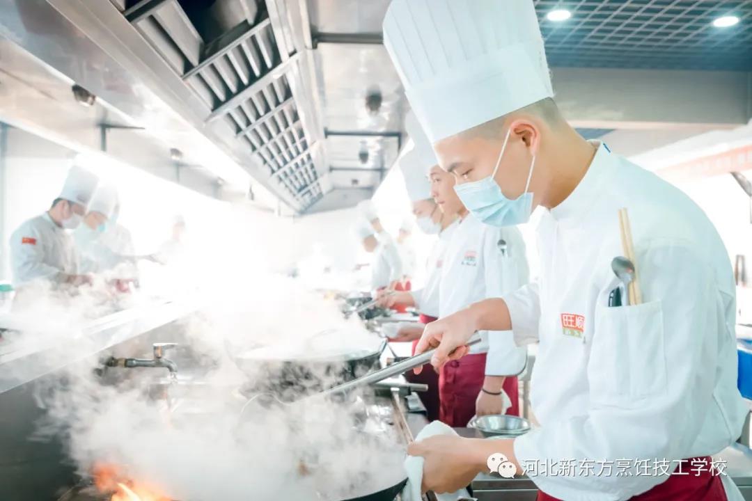 快看！旺顺阁炉灶主厨班毕业，企业到校来选拔，学子搭上直通车！