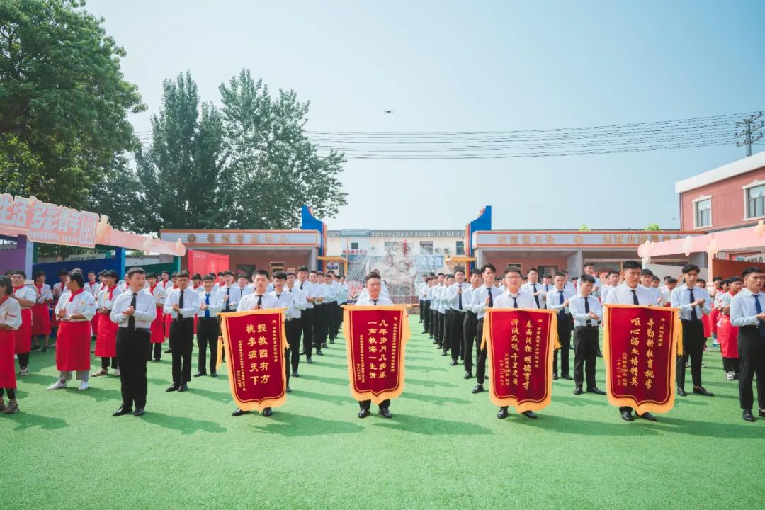 渝乡辣婆婆班毕业典礼：用青春作答，与时代同行！