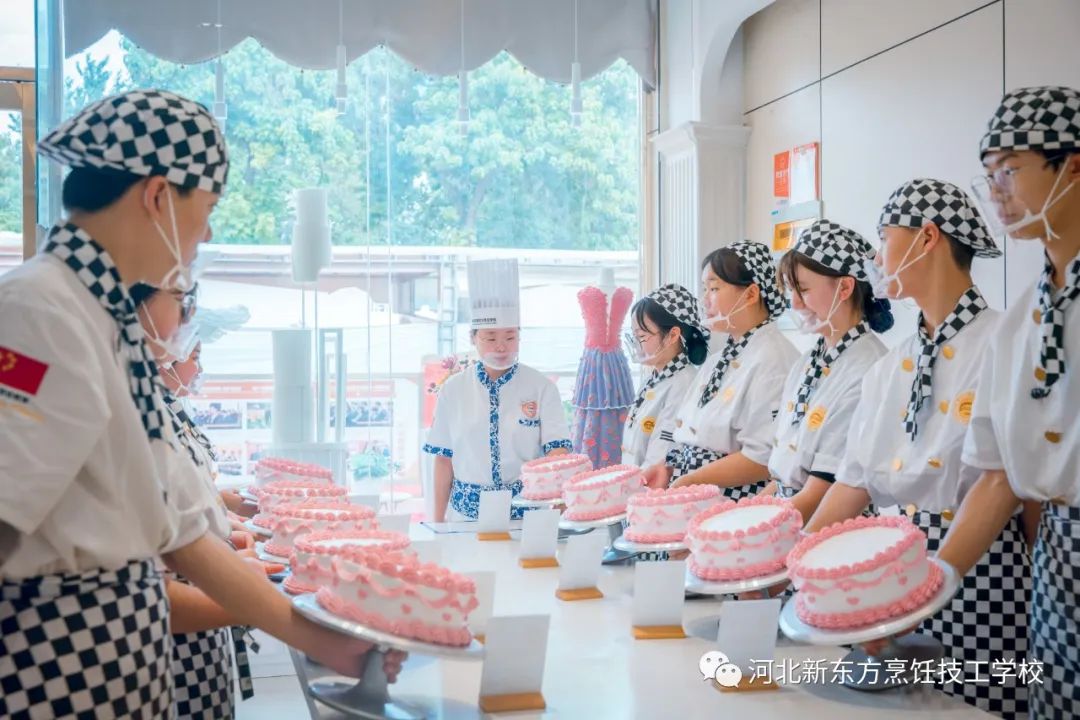 想知道蛋糕培训学校学费大概多少？学蛋糕学费多少钱？看这里！